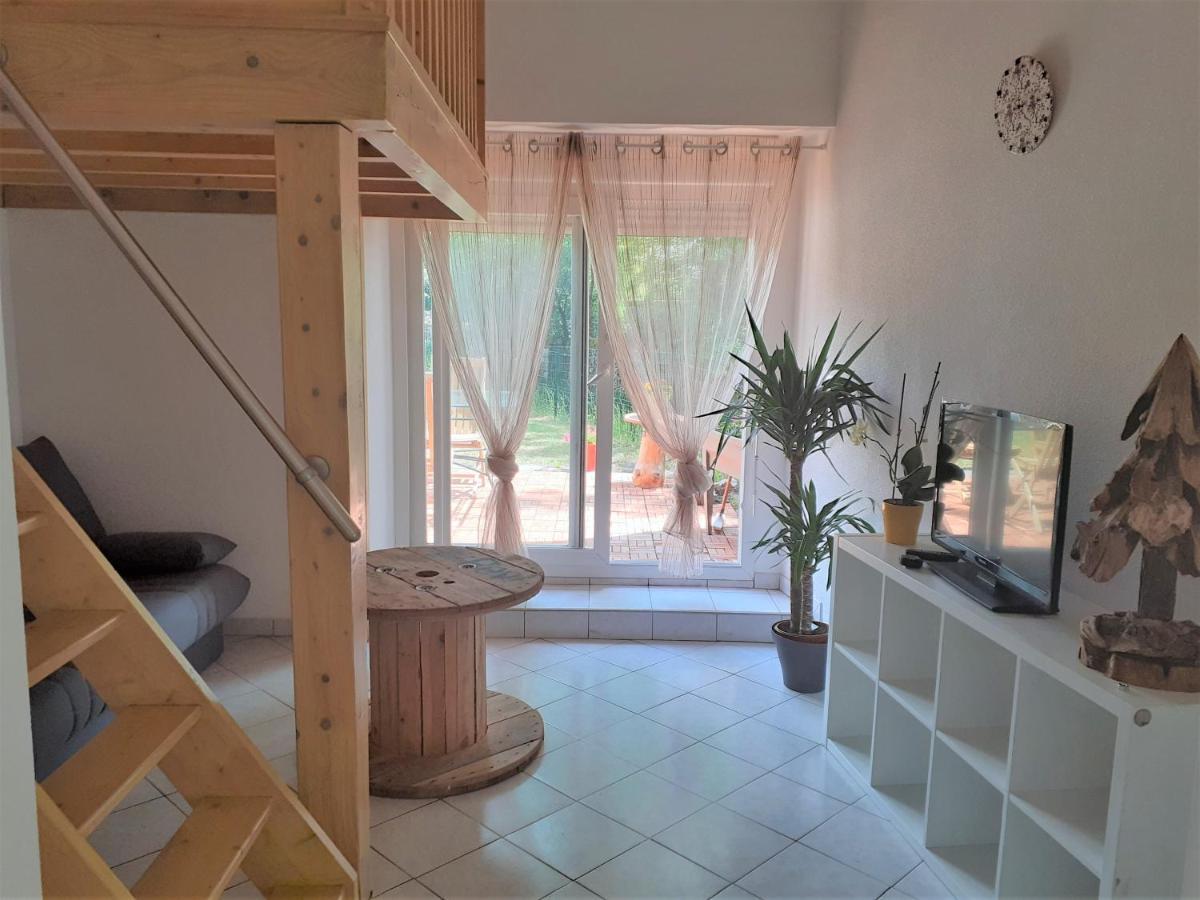 Appartement Rez De Chaussee Avec Terrasse Et Jardin Tence Exterior foto