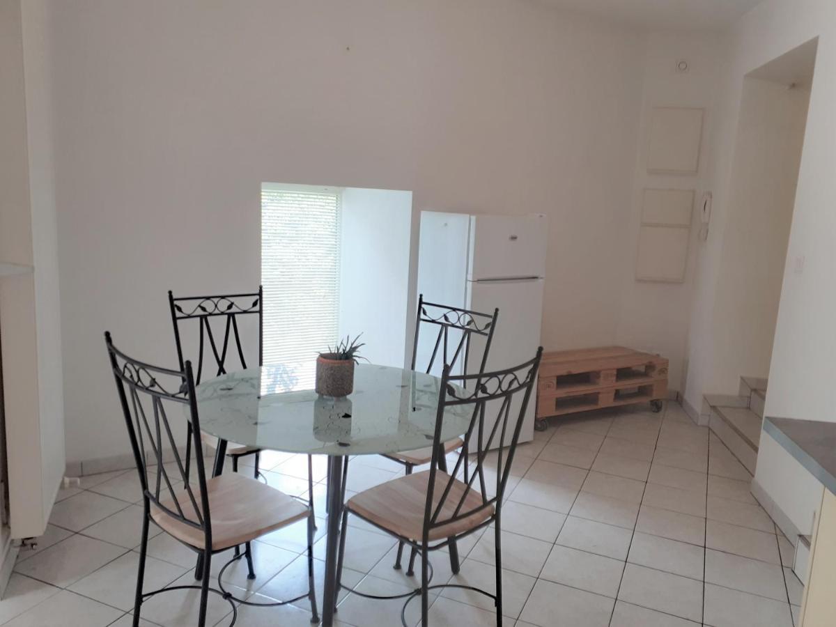 Appartement Rez De Chaussee Avec Terrasse Et Jardin Tence Exterior foto