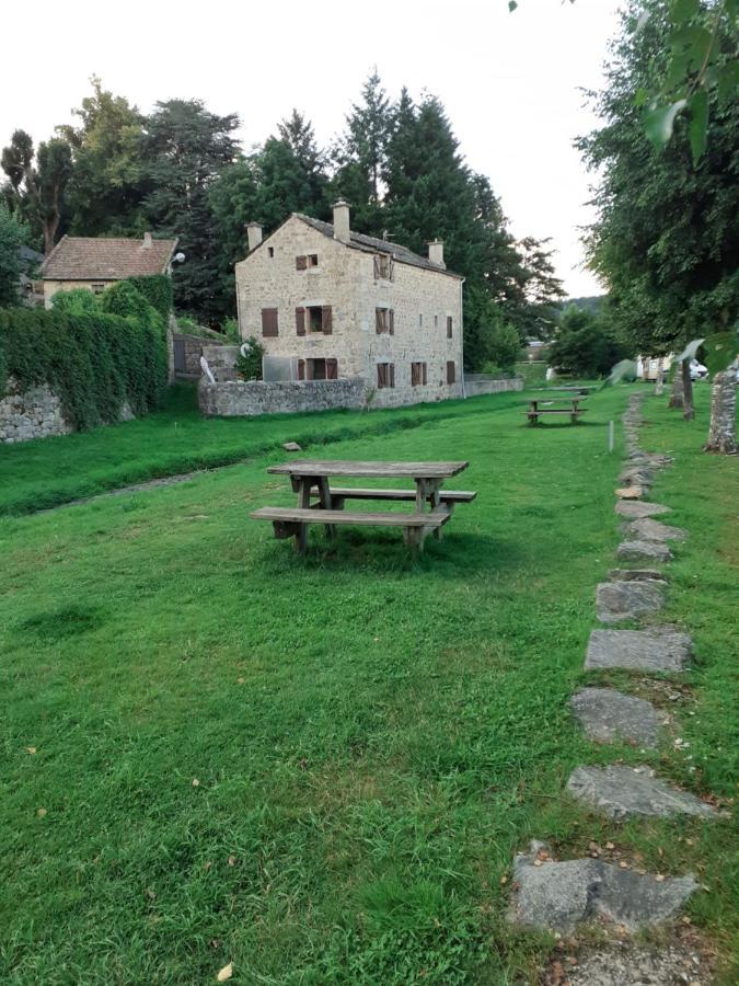 Appartement Rez De Chaussee Avec Terrasse Et Jardin Tence Exterior foto